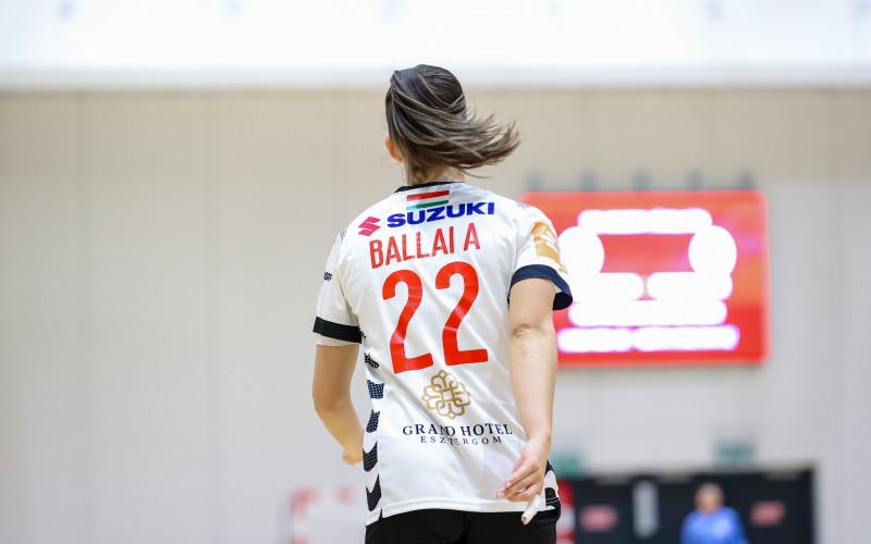 MDX33716_1